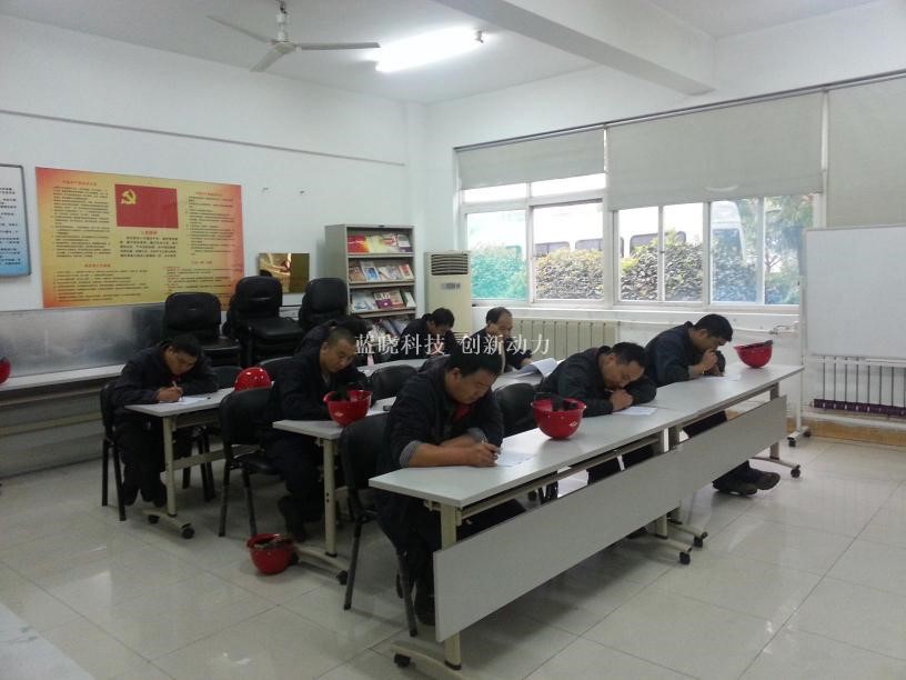 爭創生產操作優秀標兵 為生產穩定提供保障