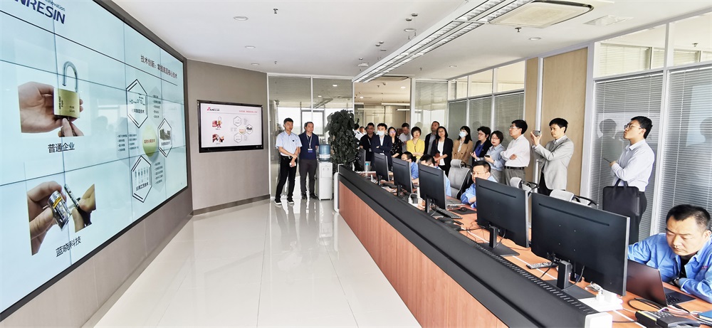 國務院發(fā)展研究中心領導蒞臨藍曉科技調研