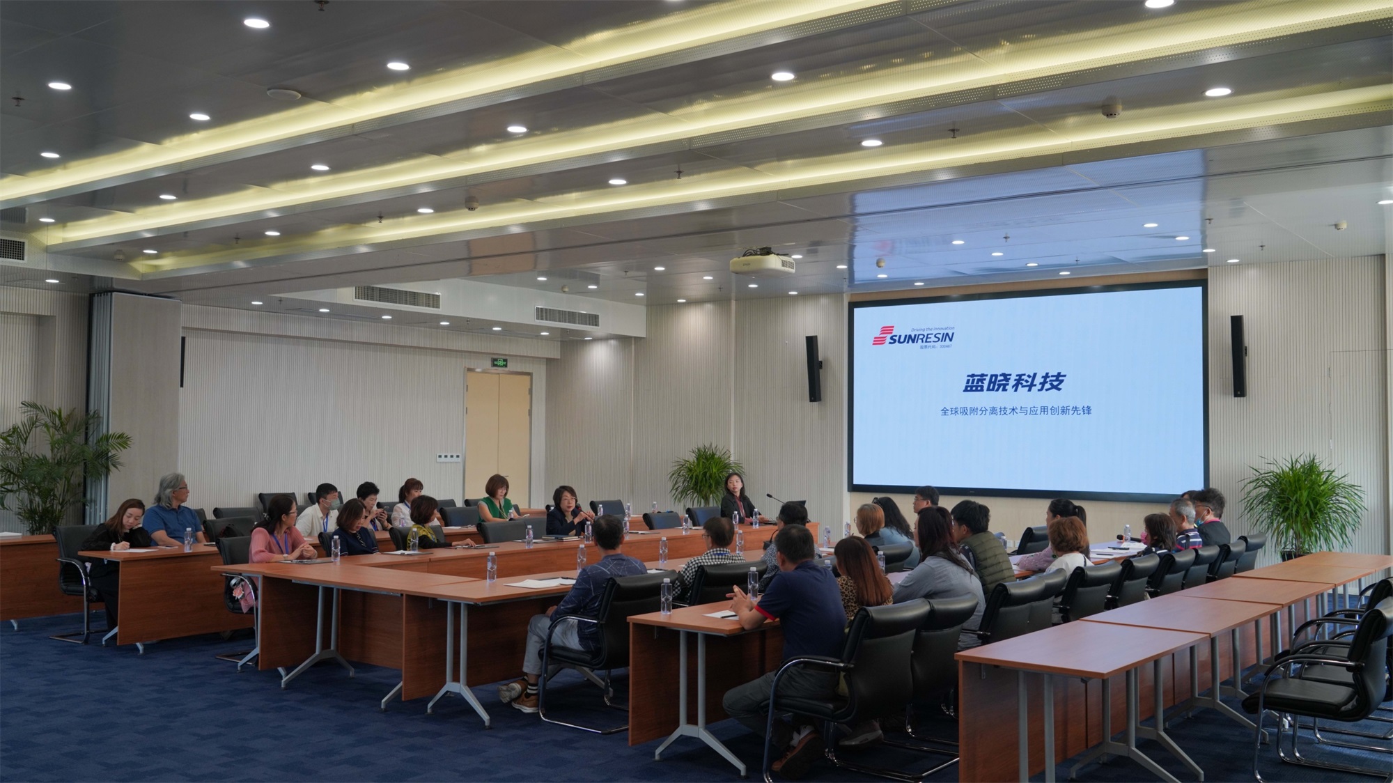 莘莘藍海意，曉映兩岸情