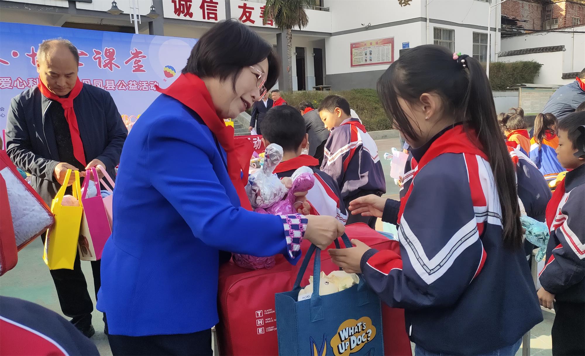 藍曉科技·博士課堂 關愛鄉(xiāng)村兒童愛心科普進校園公益活動圓滿完成